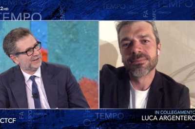Video: l'apprezzamento di Luca Argentero verso medici e infermieri Video: l'apprezzamento di Luca Argentero verso medici e infermieri